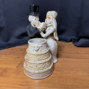 Yankee Candle Ceramic Halloween Newlyweds Boney Bunch Wedding Couple Cake 2010